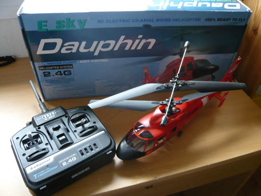 Esky DAUPHIN rouge parfait �tat (tr�s peu vol�) en 2.4 GHZ